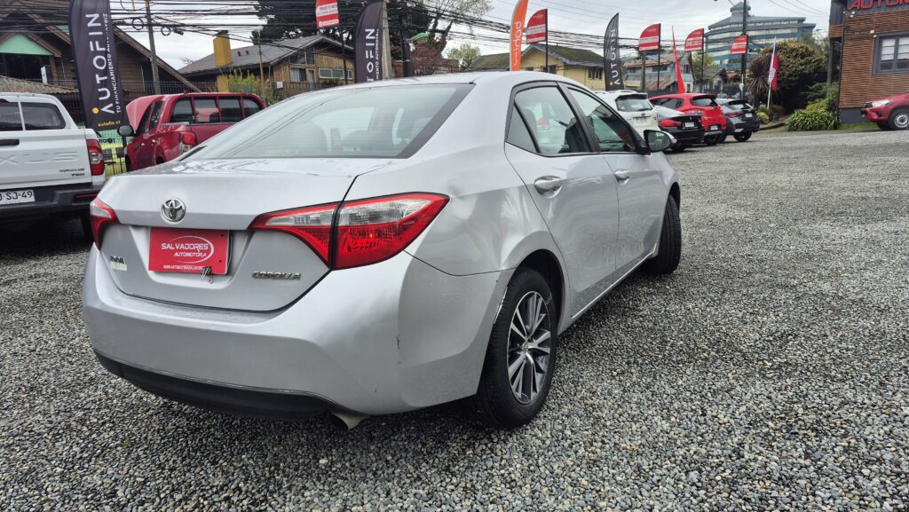 Toyota Corolla — foto 5 de 16