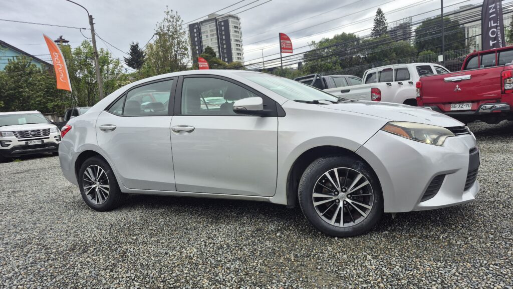 Toyota Corolla — foto 6 de 16