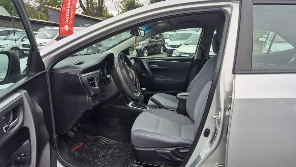 Toyota Corolla — foto 7 de 16