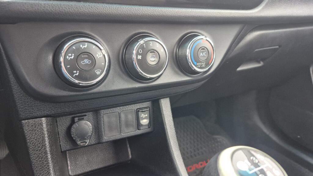 Toyota Corolla — foto 11 de 16
