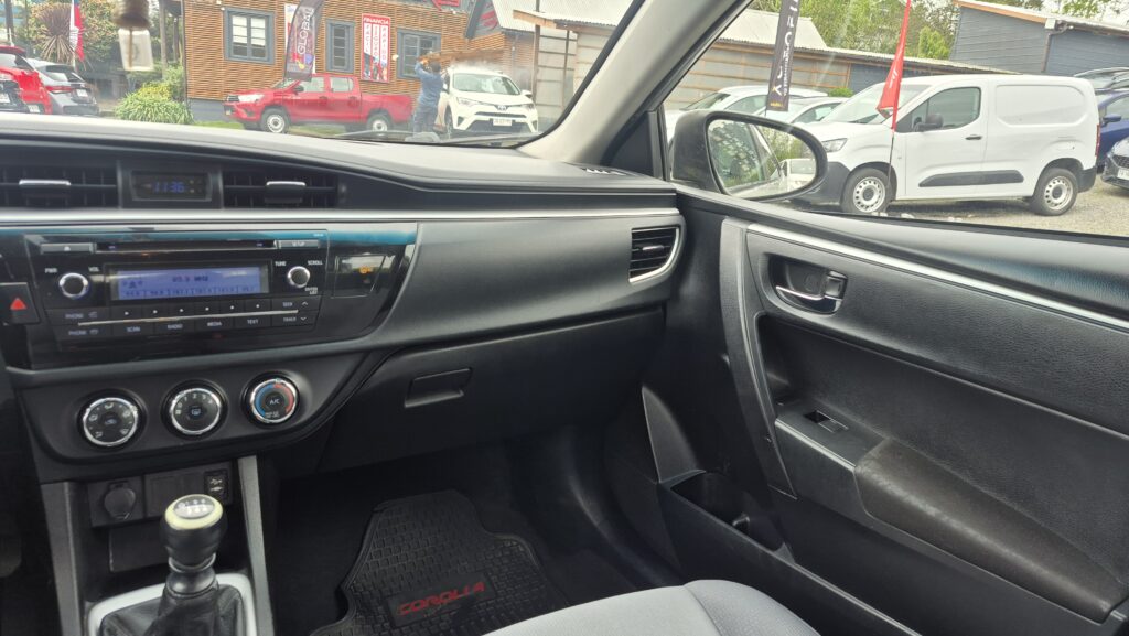 Toyota Corolla — foto 14 de 16
