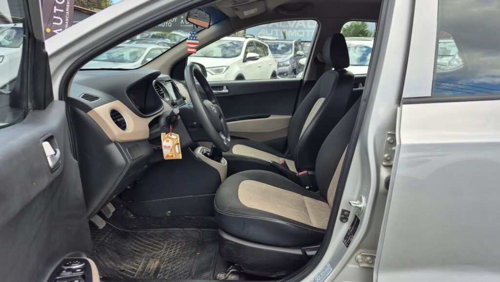 Hyundai Grand I10 — foto 8 de 17