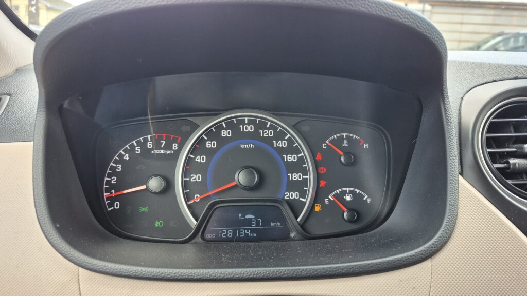Hyundai Grand I10 — foto 9 de 17