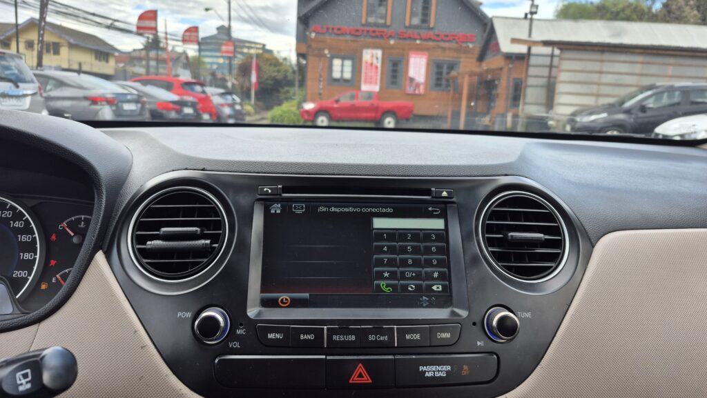Hyundai Grand I10 — foto 10 de 17