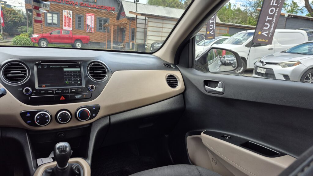Hyundai Grand I10 — foto 14 de 17